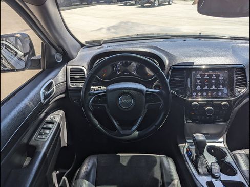 Used 2019 Jeep Grand Cherokee Altitude AWD/4WD image 3