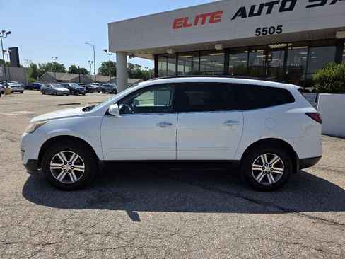 Used 2017 Chevrolet Traverse LT FWD image 8