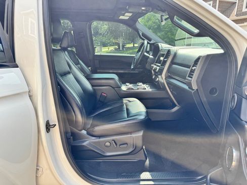 Used 2021 Ford Expedition XLT AWD/4WD image 16