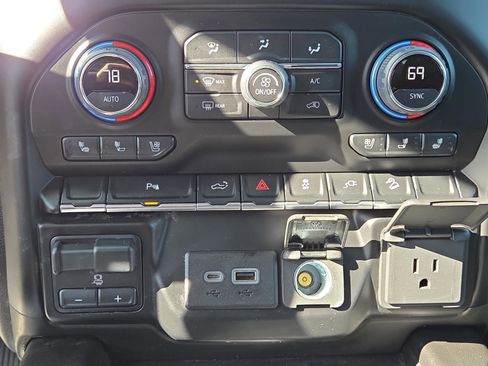 Used 2022 Chevrolet Silverado 2500 LTZ w/ LTZ Plus Package image 21