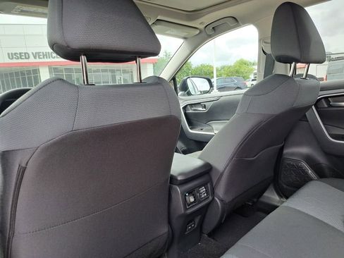 Used 2025 Toyota RAV4 XLE FWD image 22