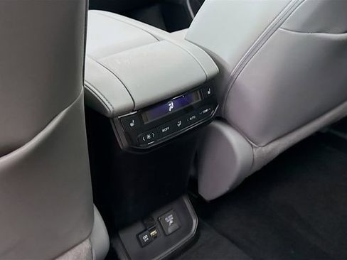 Used 2021 Toyota Highlander Platinum image 27