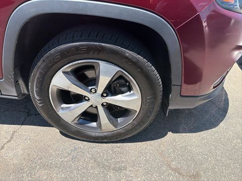 Used 2019 Jeep Cherokee Limited AWD/4WD image 4