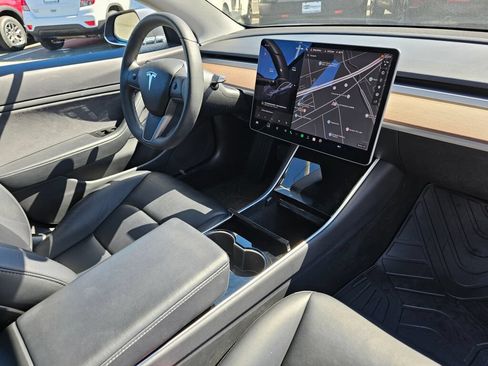Used 2019 Tesla Model 3 RWD image 11