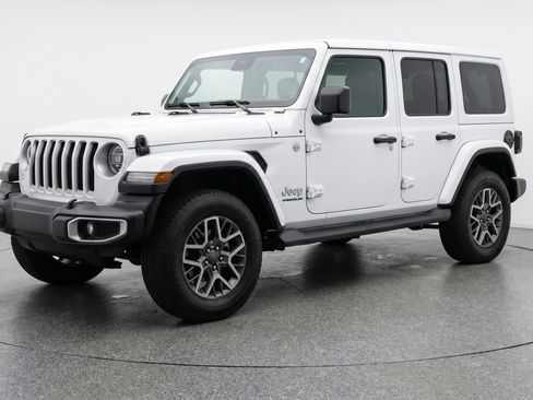 Used 2025 Jeep Wrangler Sahara image 3