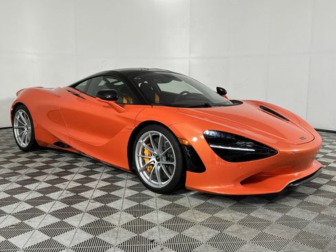 Used 2024 McLaren 750S image 2