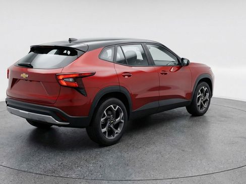 Used 2025 Chevrolet Trax LT w/ LT Convenience Package image 9