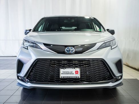 Used 2023 Toyota Sienna XSE FWD image 2