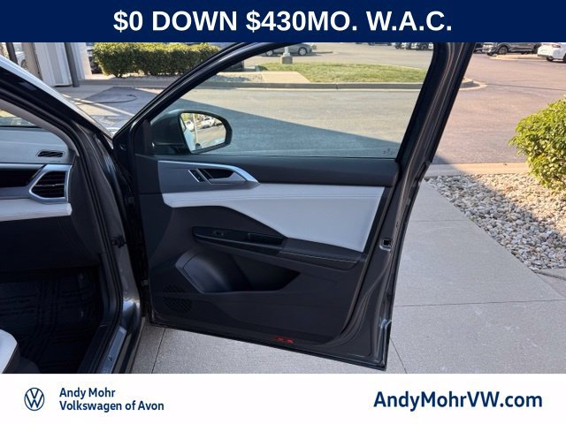 Used 2026 Volkswagen Taos SE AWD/4WD image 14
