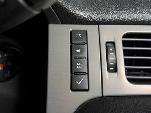 Used 2011 Chevrolet Avalanche LT w/ Suspension Package, Off-Road AWD/4WD image 21