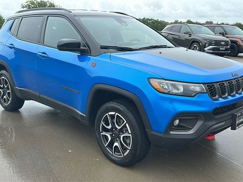 Used 2025 Jeep Compass Trailhawk AWD/4WD image 15