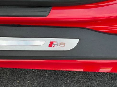 Used 2014 Audi R8 V10 w/ Full Leather Package image 17