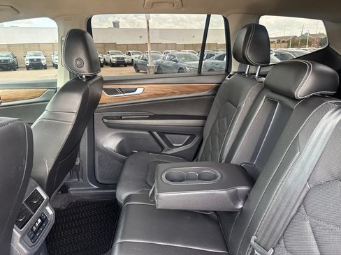 Used 2024 Volkswagen Atlas SE FWD image 38