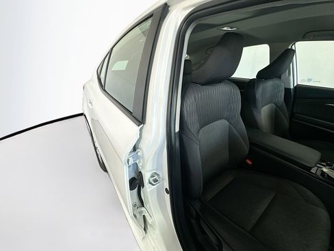 Used 2025 Toyota Camry LE image 28