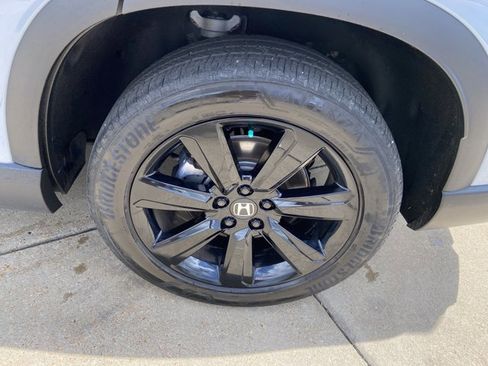 Used 2025 Honda Pilot Black Edition image 38