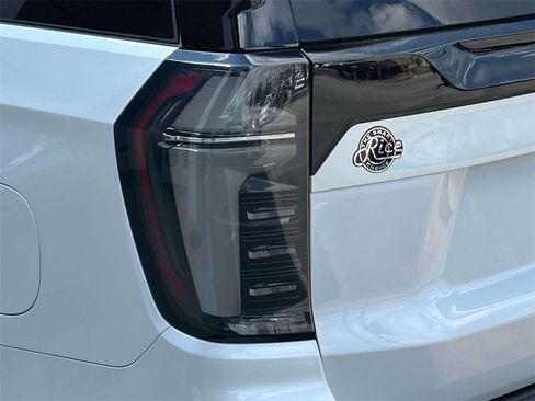 Used 2025 Chevrolet Suburban Premier image 10