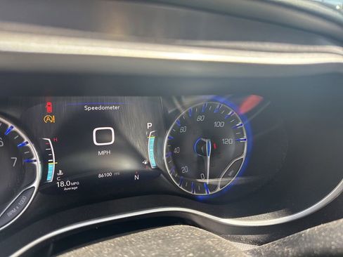 Used 2022 Chrysler Pacifica Touring-L FWD image 6