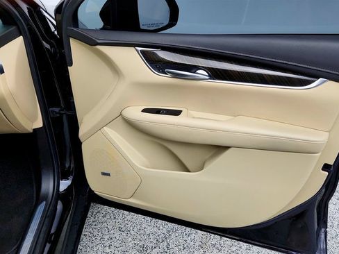Used 2019 Cadillac XT5 FWD image 25