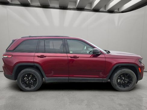 Used 2024 Jeep Grand Cherokee Altitude AWD/4WD image 7