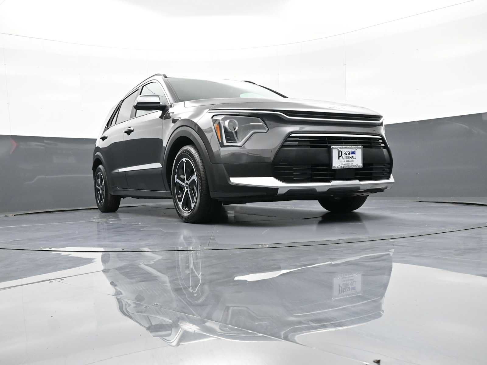 Certified 2025 Kia Niro EX w/ EX Cold Weather Package FWD image 26