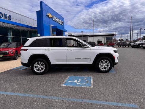 Used 2024 Jeep Grand Cherokee Limited AWD/4WD image 8