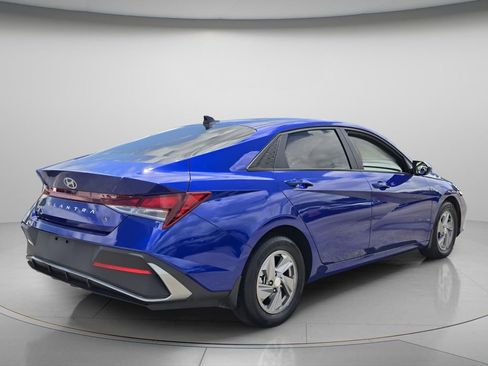 Certified 2025 Hyundai Elantra SE FWD image 8