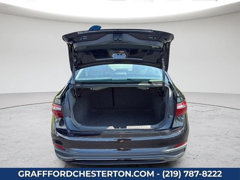 Used 2025 Volkswagen Jetta SE FWD image 16