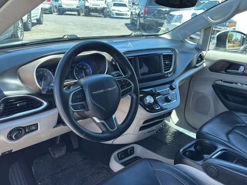 Used 2020 Chrysler Voyager Lxi image 30