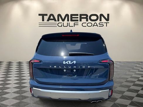 Used 2023 Kia Telluride EX w/ EX Captain's Chair Package FWD image 5