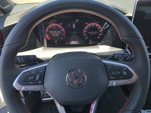 New 2025 Volkswagen Golf SE image 9