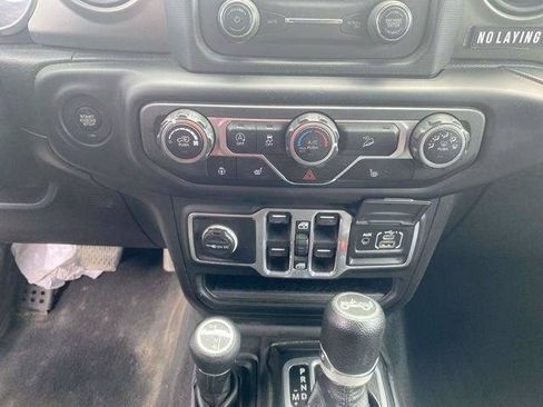 Used 2018 Jeep Wrangler Unlimited Sport S AWD/4WD image 38