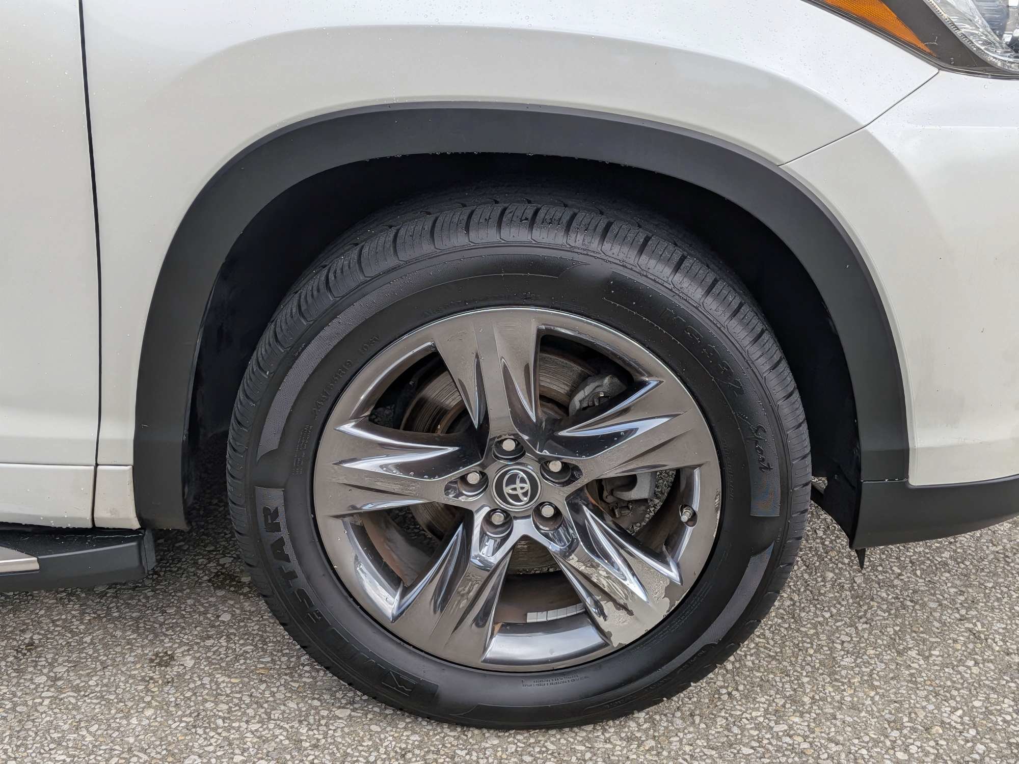 Used 2018 Toyota Highlander Limited Platinum FWD image 12