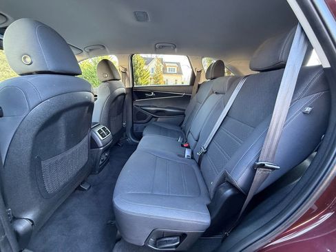 Used 2020 Kia Sorento LX image 21