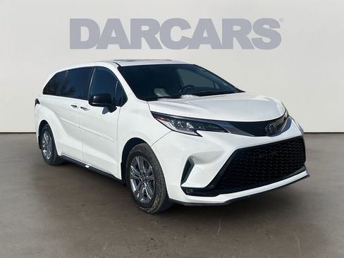 Used 2023 Toyota Sienna XSE image 1