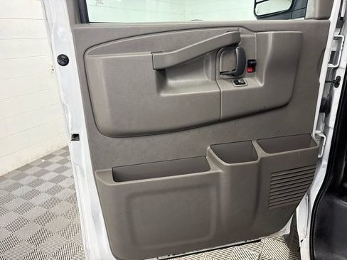 Used 2019 Chevrolet Express 3500 LS RWD image 17