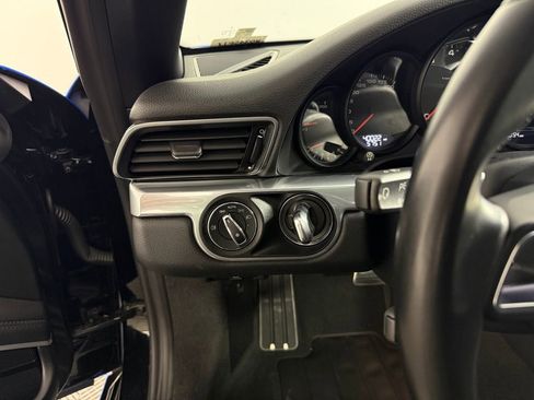 Used 2017 Porsche 911 Carrera image 24