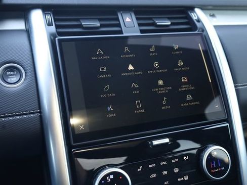 Used 2024 Land Rover Discovery Dynamic SE image 17