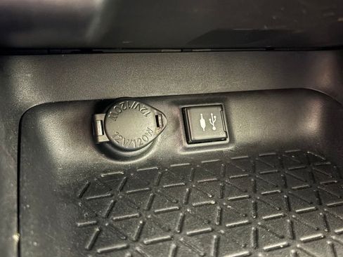 Used 2019 Toyota RAV4 XLE FWD image 29