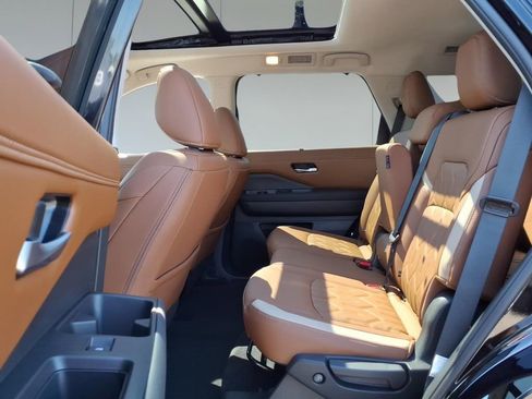 New 2026 Nissan Pathfinder Platinum w/ Cargo Package AWD/4WD image 10