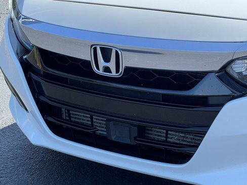 Used 2018 Honda Accord Touring image 7