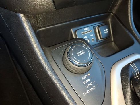 Used 2017 Jeep Cherokee Latitude image 26