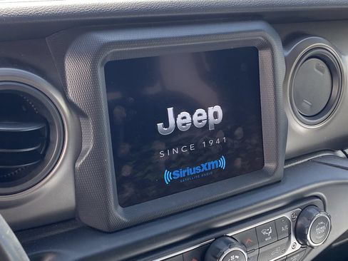 Used 2022 Jeep Wrangler Unlimited Sport w/ Sun And Sound Package AWD/4WD image 6