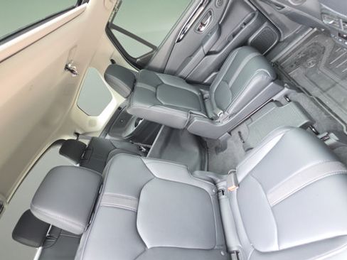 Used 2025 Honda Pilot Touring image 16