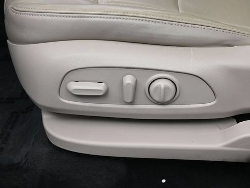 Used 2020 Buick Enclave Essence FWD image 12