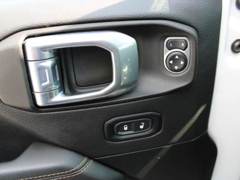 Used 2021 Jeep Wrangler Unlimited Sahara AWD/4WD image 13
