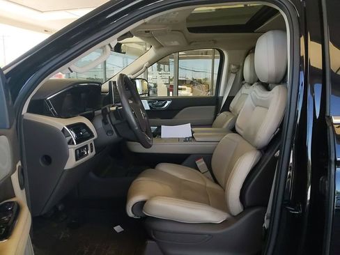Used 2023 Lincoln Navigator Reserve AWD/4WD image 13