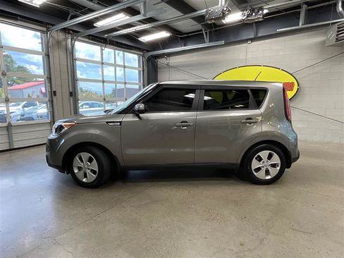 Used 2016 Kia Soul FWD image 2