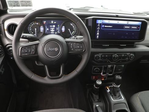 Used 2024 Jeep Wrangler Unlimited AWD/4WD image 13