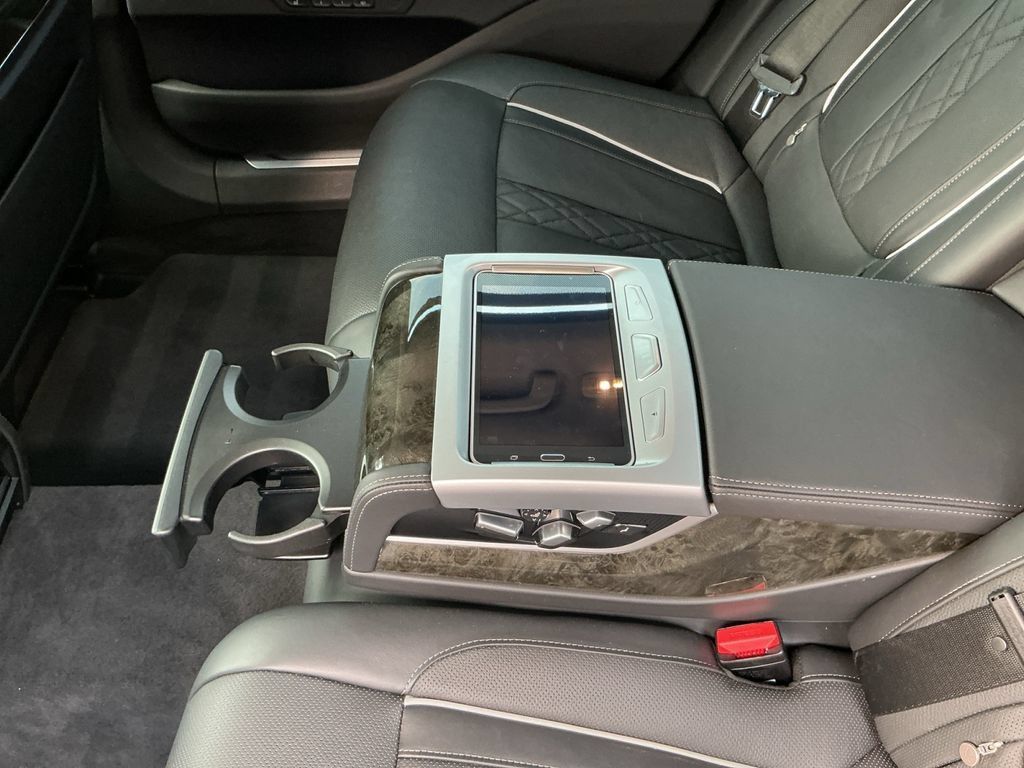 Used 2022 BMW 750i xDrive w/ Luxury Rear Seating Package AWD/4WD image 26