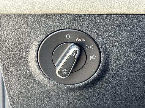 Certified 2025 Volkswagen Taos S image 29